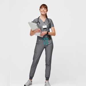 FIGS Women’s Scrubs Set